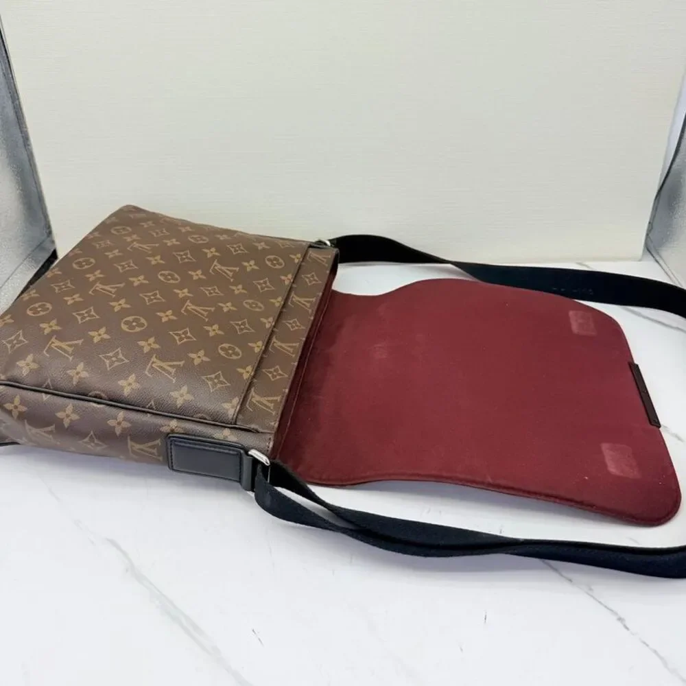 Louis Vuitton Women Pre-Loved Bag Very Good Condition